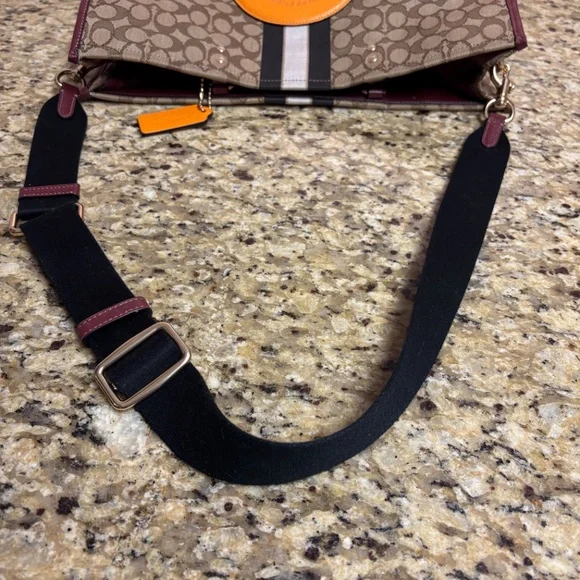 COACH TRAVEL BAG - Picture 7 of 12